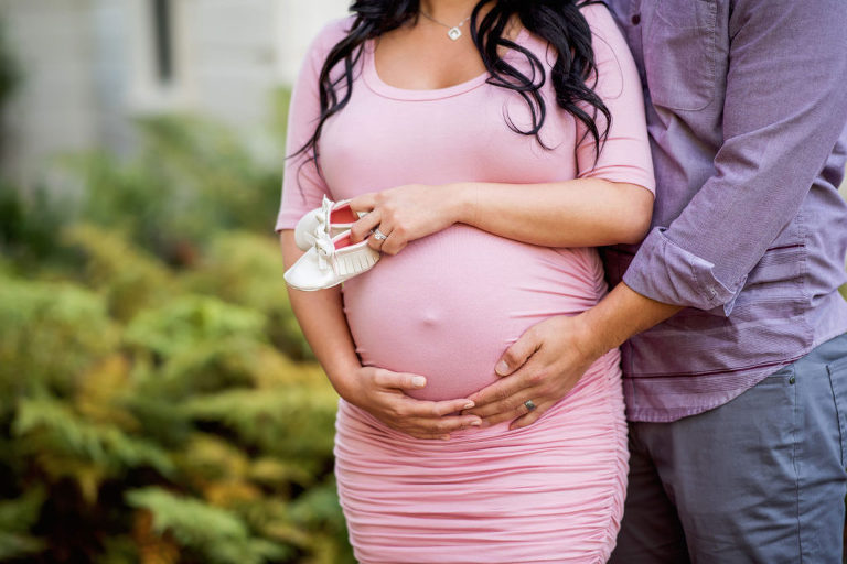 maternity portrait poses