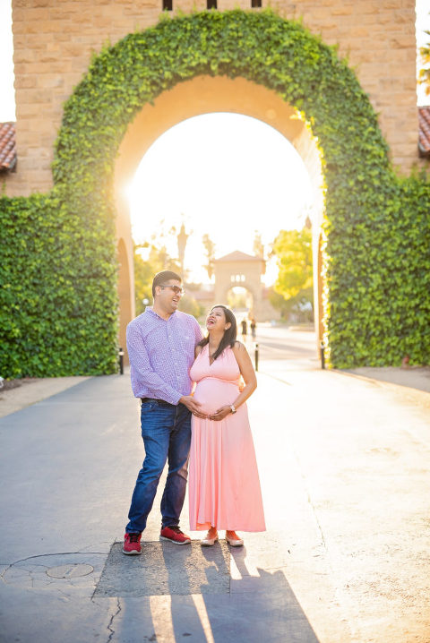 the best color to wear for maternity portraits