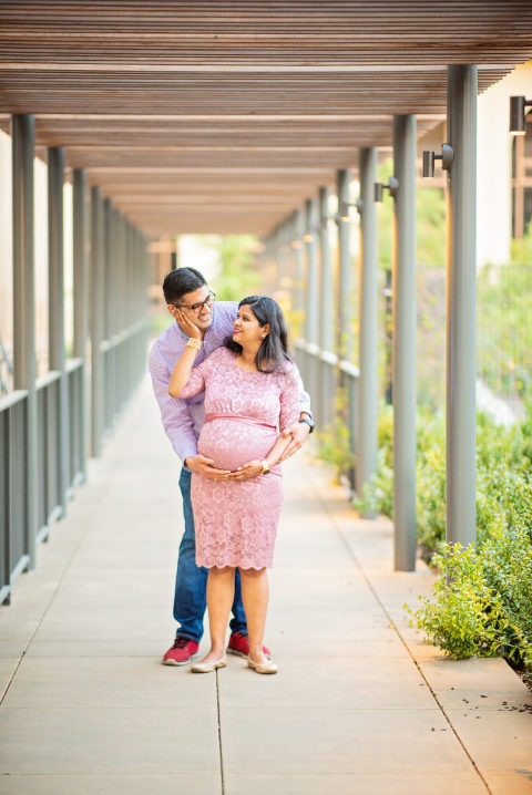 the best color to wear for maternity portraits