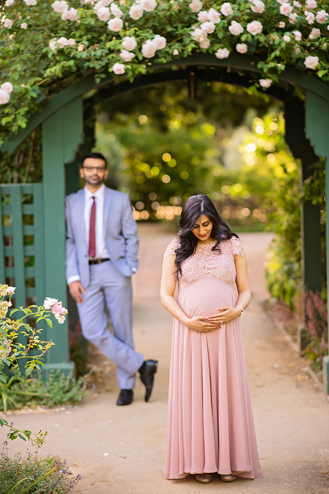 Golden Hour Maternity Portraits At The Elizabeth Gamble Garden