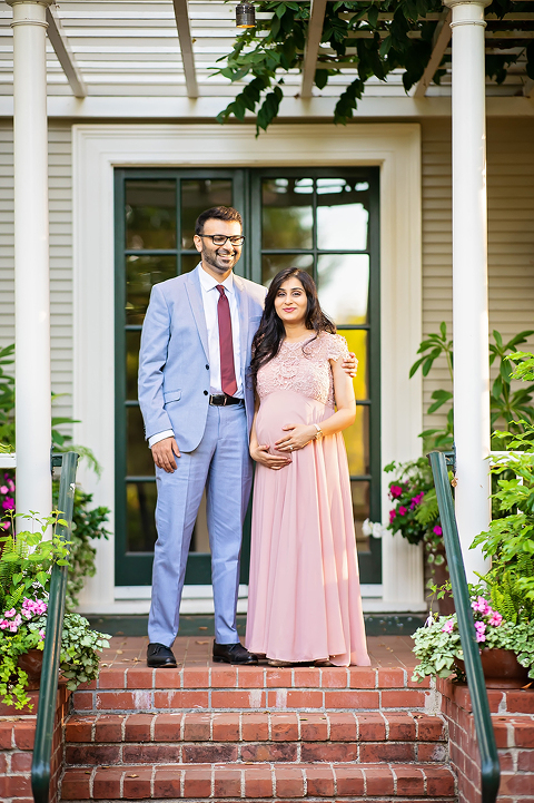Golden Hour Maternity Portraits At The Elizabeth Gamble Garden