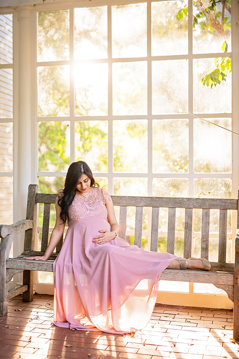 Golden Hour Maternity Portraits At The Elizabeth Gamble Garden
