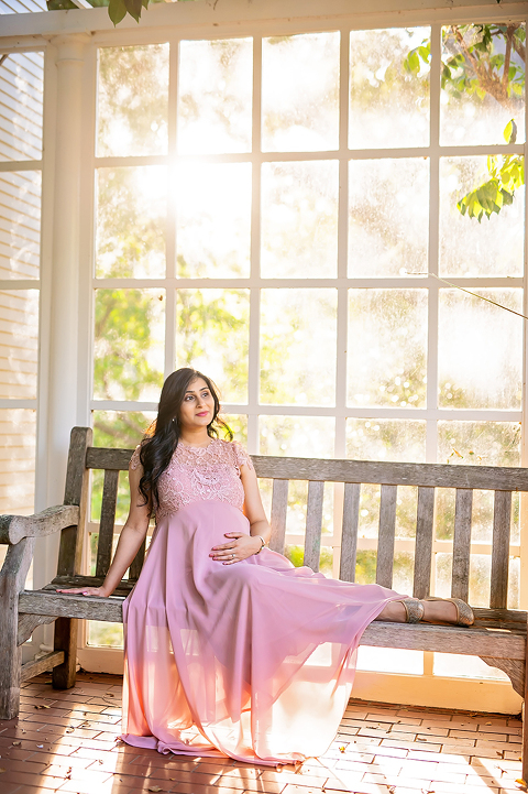 Golden Hour Maternity Portraits At The Elizabeth Gamble Garden